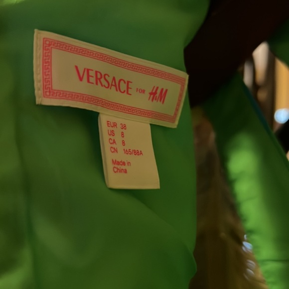 VERSACE x H&M LIMITED EDITION DRESS - Picture 12 of 15